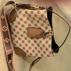 Like new medium tan purse